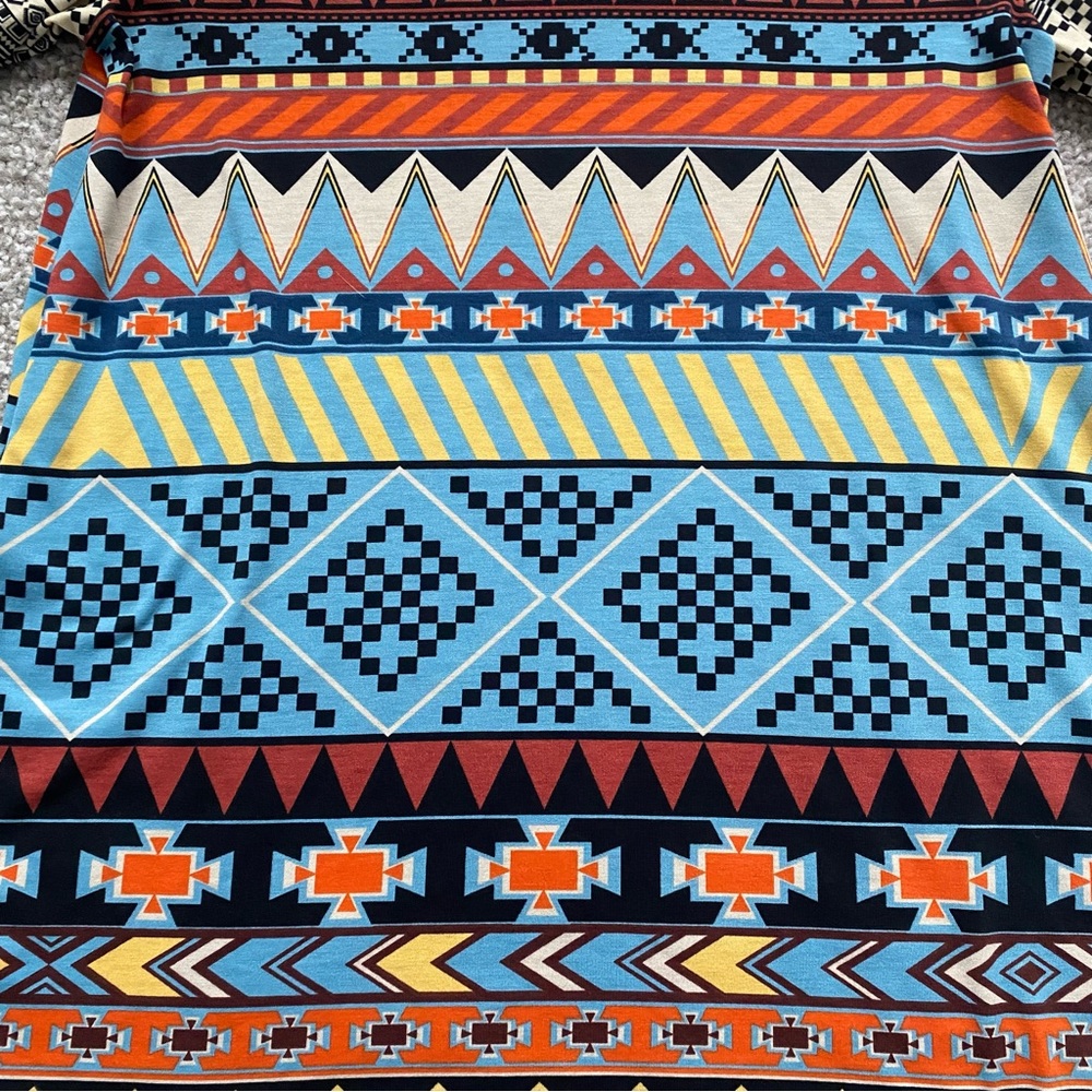 LULAROE Aztec Print Long Sleeved Tee - Picture 7 of 7